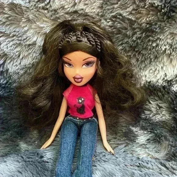 Vintage 2001 Bratz Dana Doll Dark Brown Long  Hair Purple Eyes Glittery
Lips - Picture 5 of 12